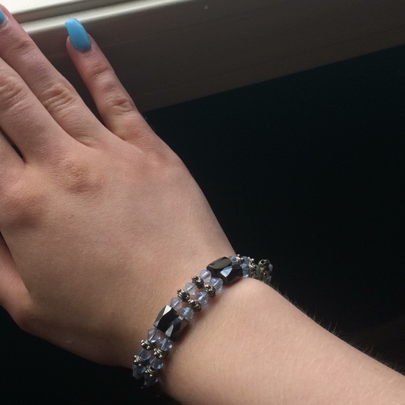 Hand-crafted artisan magnetic bracelet - Picture 3 of 4